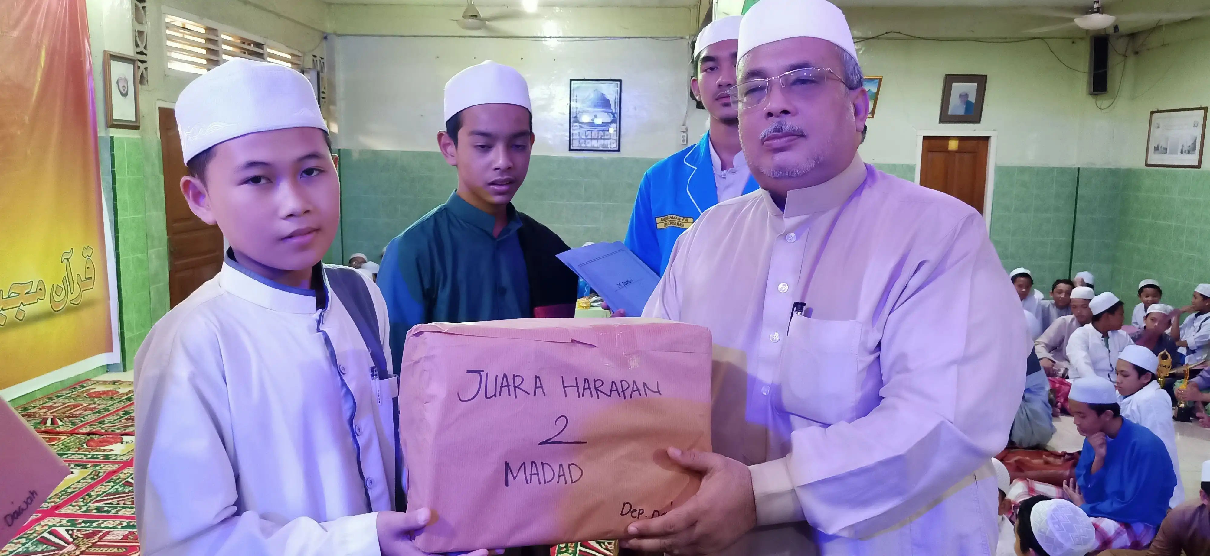 Pembagian Hadiah 103